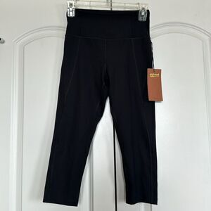 Girlfriend Collective Womens Size Small Black Capri Leggings Style #4012 NWT